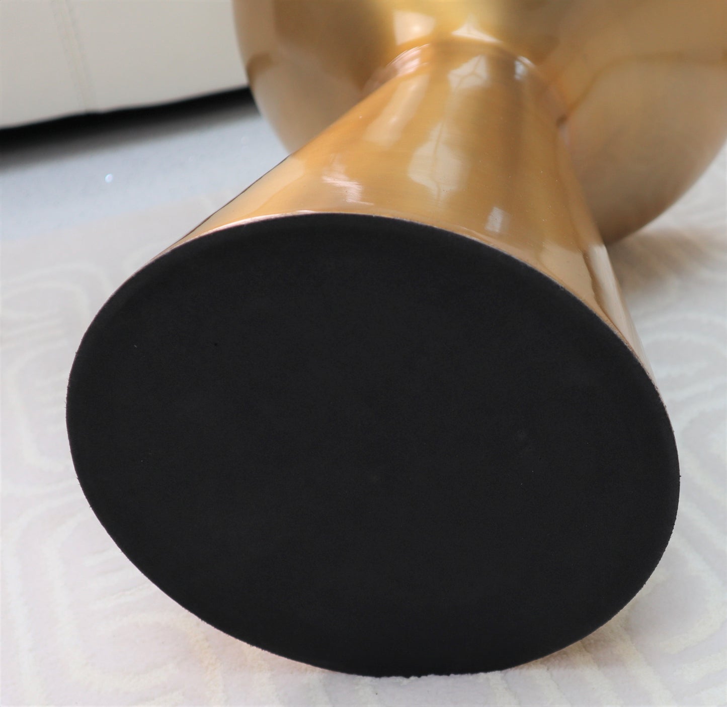 Table d'appoint Luna en laiton léger, fabriquée à la main