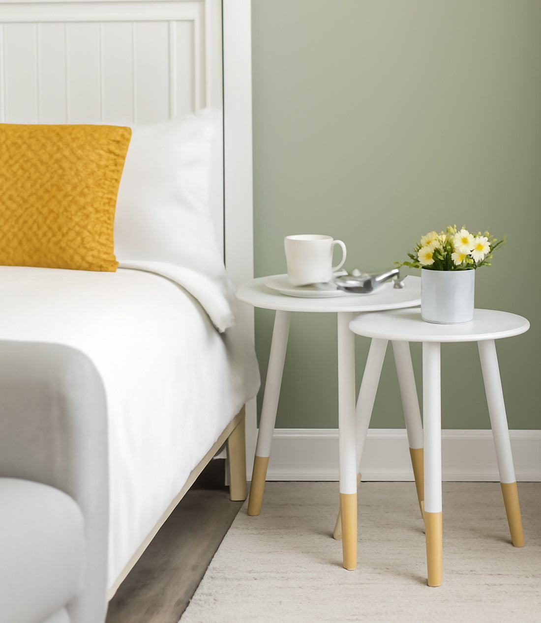 Ensemble de 2 tables gigognes rondes Dina, tables d'appoint, tables basses, blanches