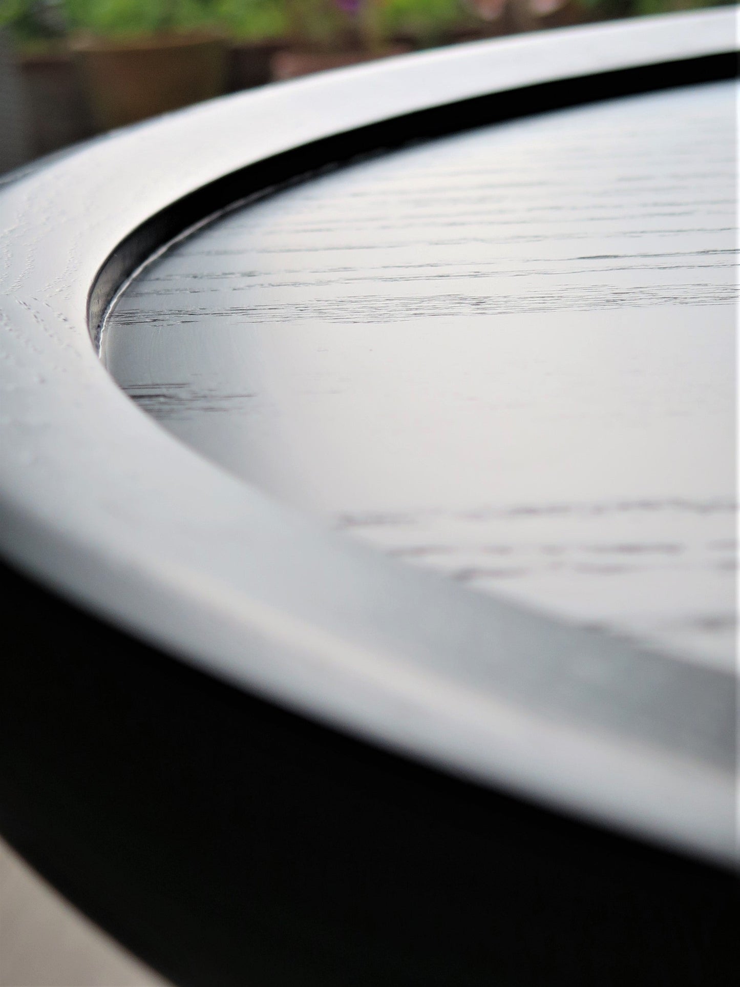 Table d'appoint ronde Louisa - Placage chêne finition noire