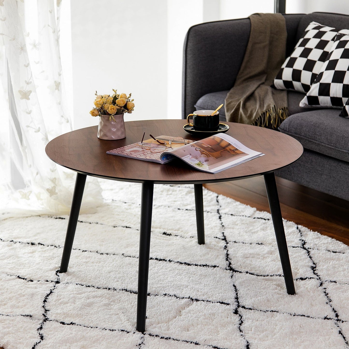 Table basse vintage Amy, plateau en placage noyer, pieds noirs