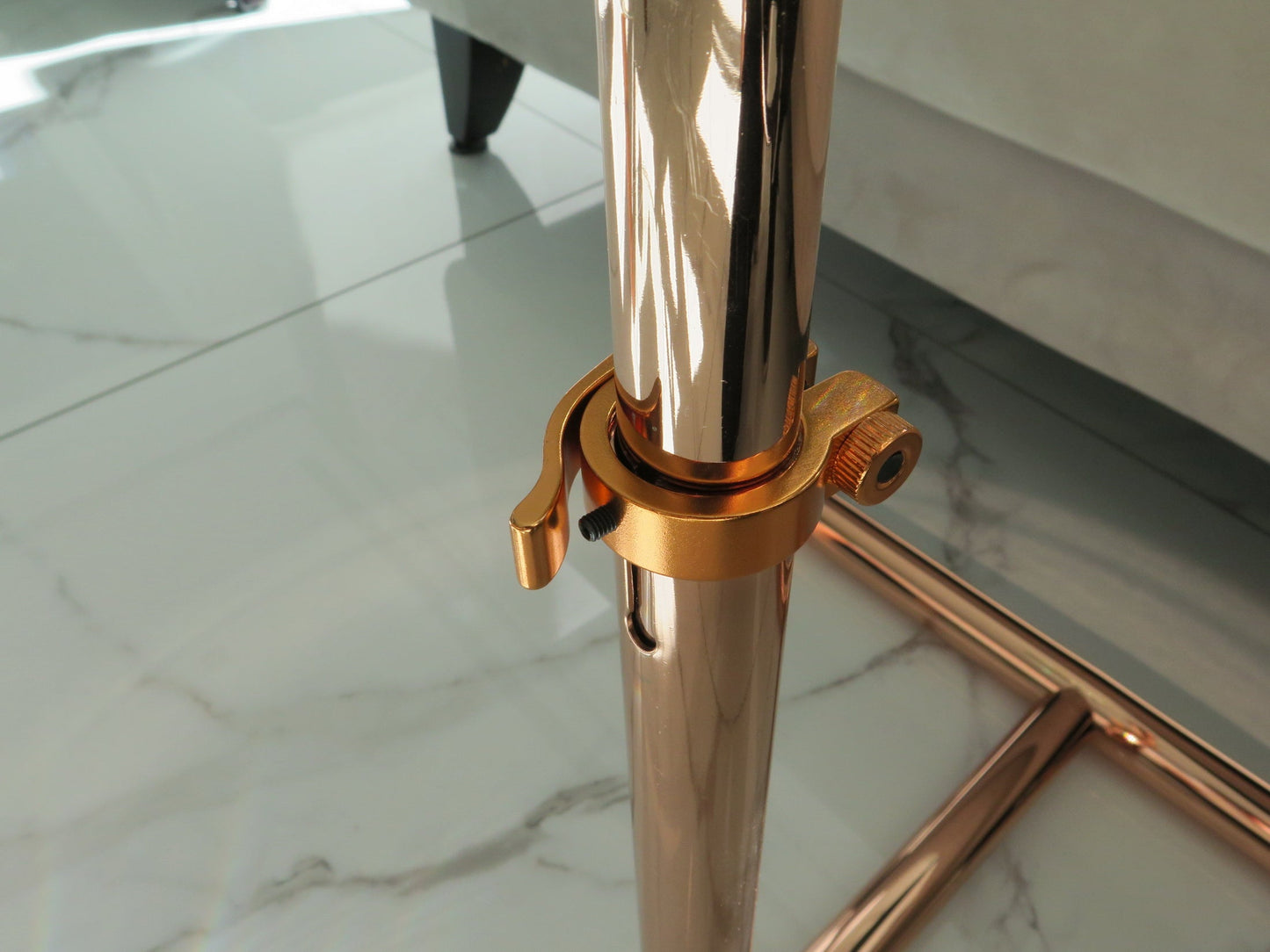 Table d'appoint/de chevet/pour ordinateur portable en verre transparent - Table ronde réglable Zen, base en cuivre