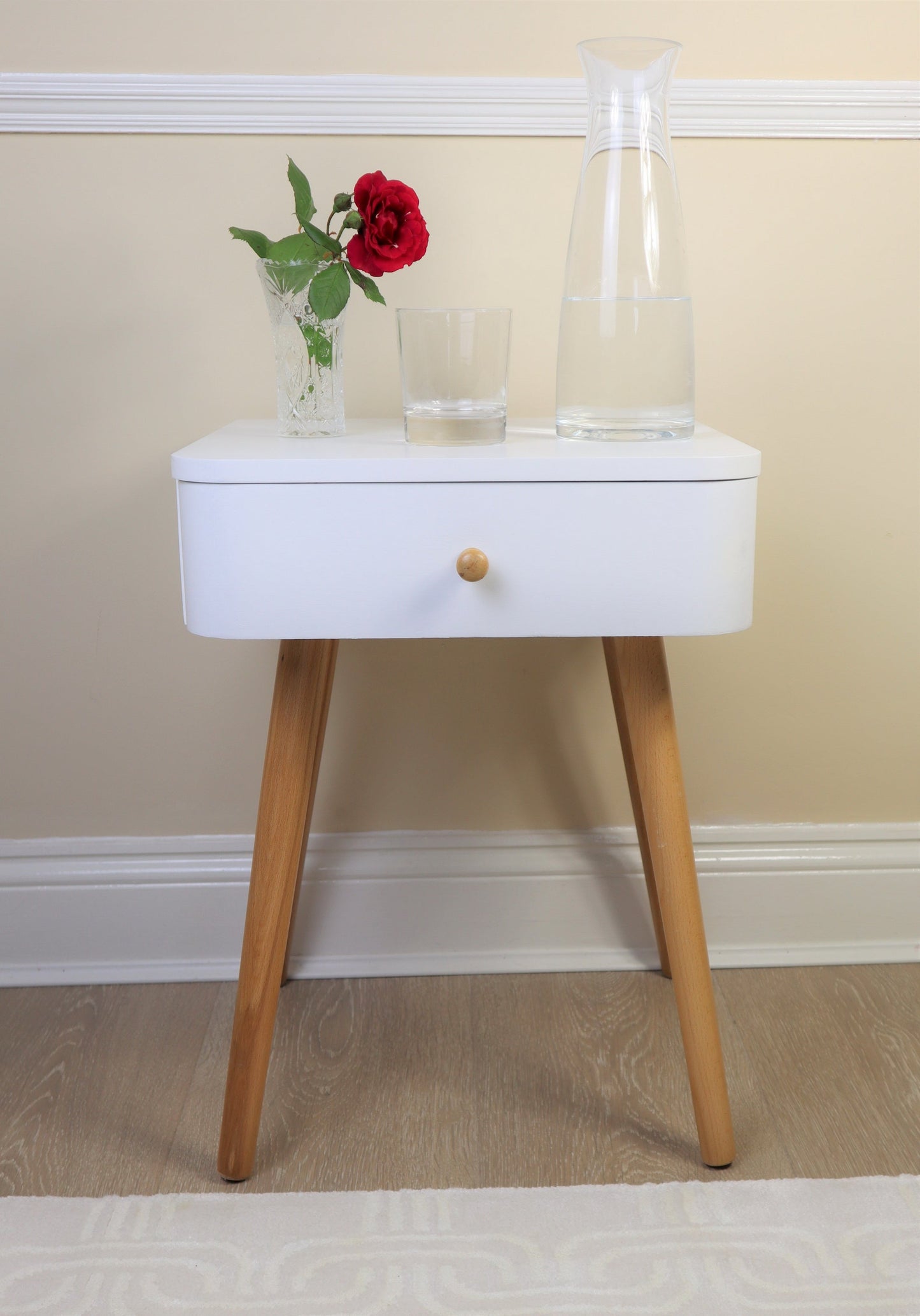 Table de chevet bicolore Gina, style moderne du milieu du siècle, blanche 