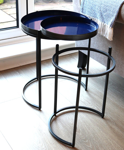 Ensemble de 2 tables gigognes Hannah avec plateau rond en métal, gris/bleu