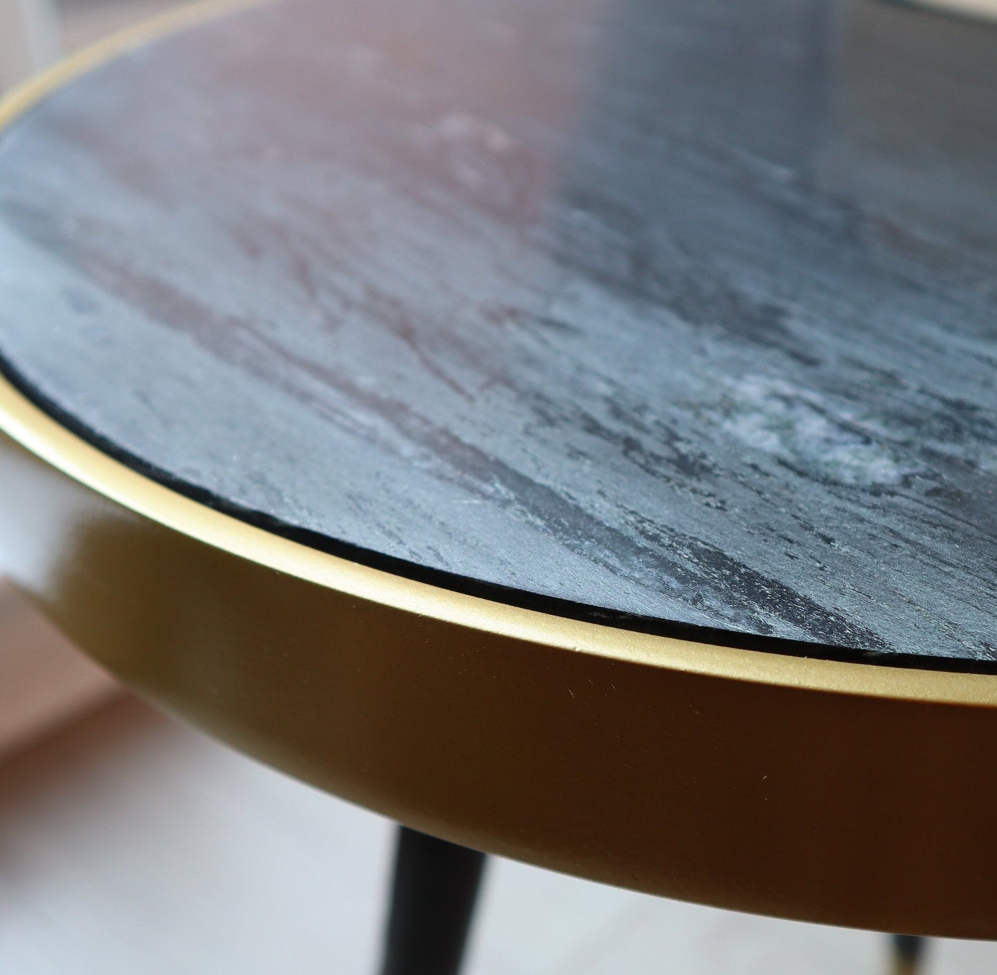 Table d'appoint ronde en marbre noir Gallieni 