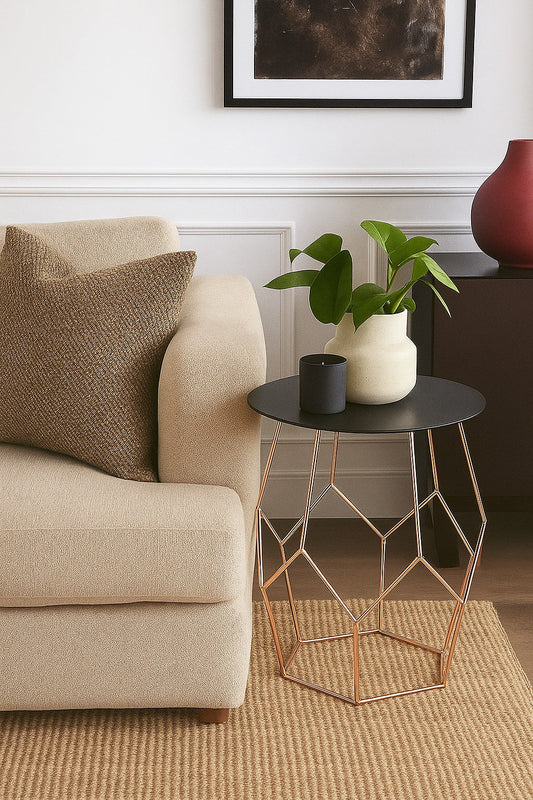 Table d'appoint Origami - Plateau en verre noir, piètement géométrique finition cuivre 