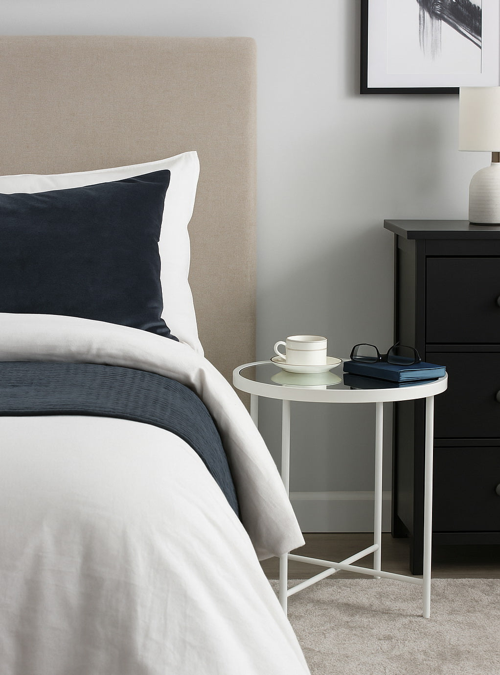 Table d'appoint/table de chevet ronde Alario avec plateau miroir - Blanc