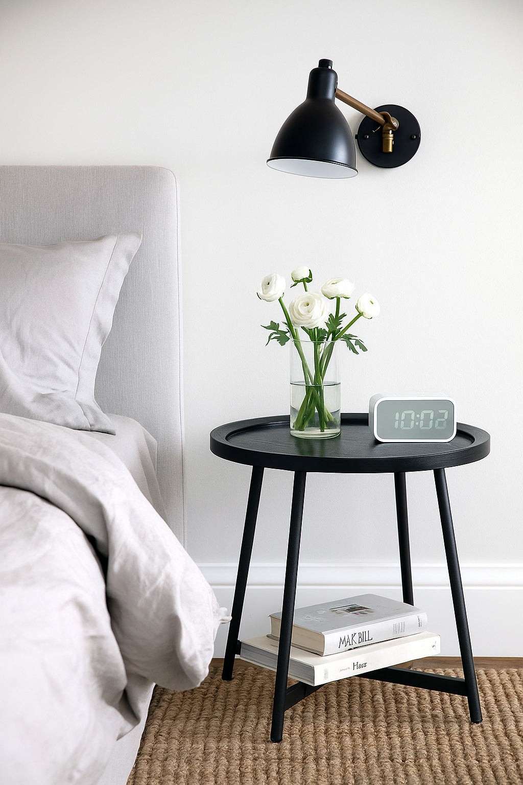 Table d'appoint ronde Louisa - Placage chêne finition noire 