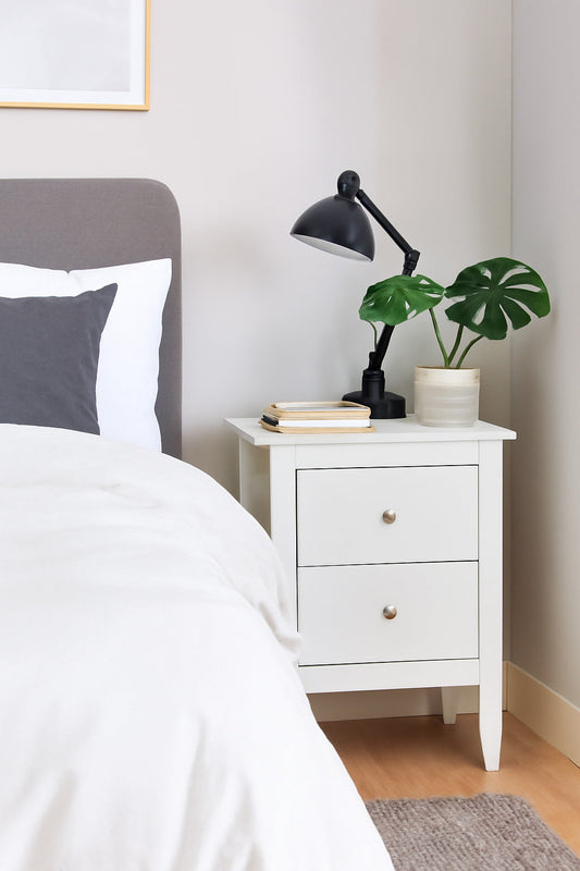 Table de chevet Melia, table de nuit, lampe de chevet pour chambre (blanche, 2 tiroirs)