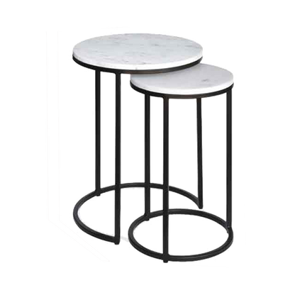 Ensemble de tables gigognes Hiba en marbre blanc avec pieds en métal noir 