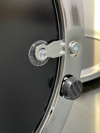 Ensemble de 2 tables Terni, plateaux en bois noir brillant et piètement en verre 