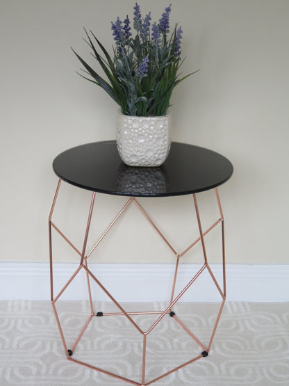 Table d'appoint Origami - Plateau en verre noir, piètement géométrique finition cuivre 