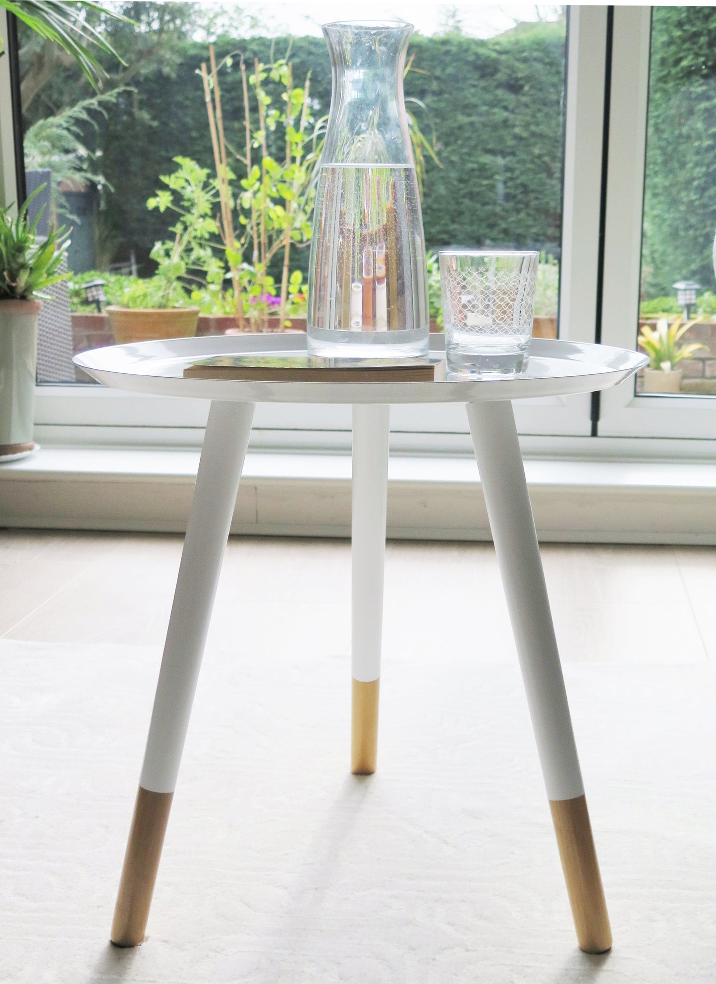 Table d'appoint/de chevet/de lampe ronde style plateau Martini (45 cm de diamètre x 46 cm de hauteur, blanche)