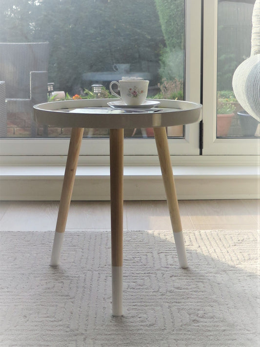 Table d'appoint Leonie - Plateau blanc à motif triangulaire multicolore et pieds naturels