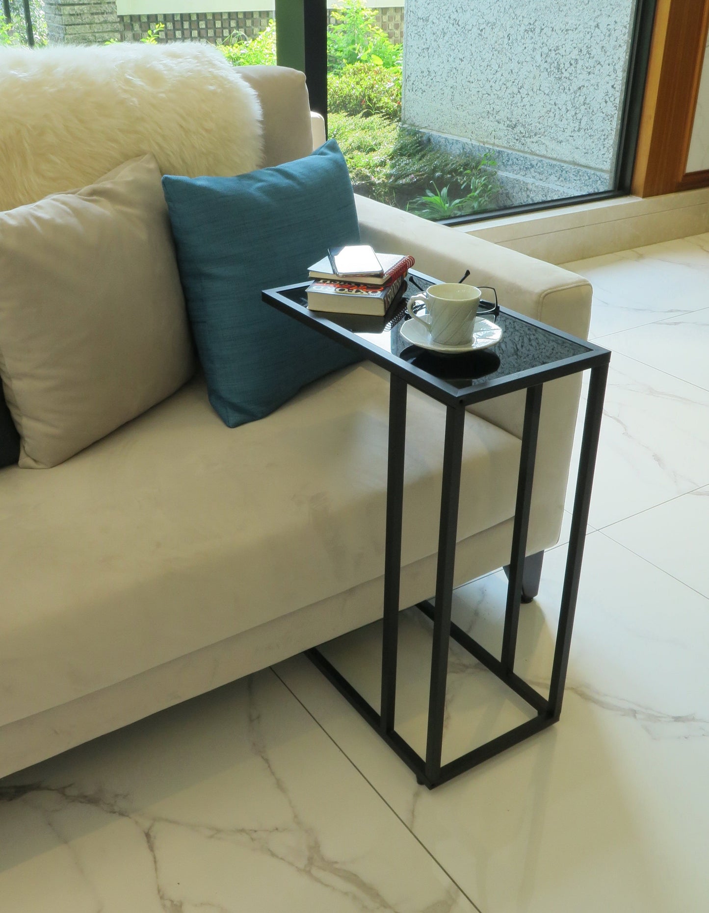 Table d'appoint Bellini en forme de C - Verre trempé noir