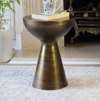 Table d'appoint Luna en laiton antique, fabriquée à la main 