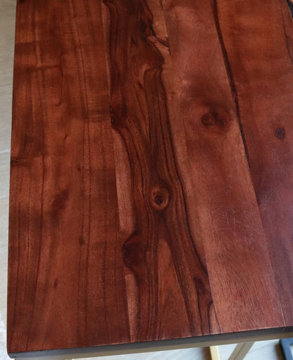 Table basse Romy C, bois d'acacia/cadre doré