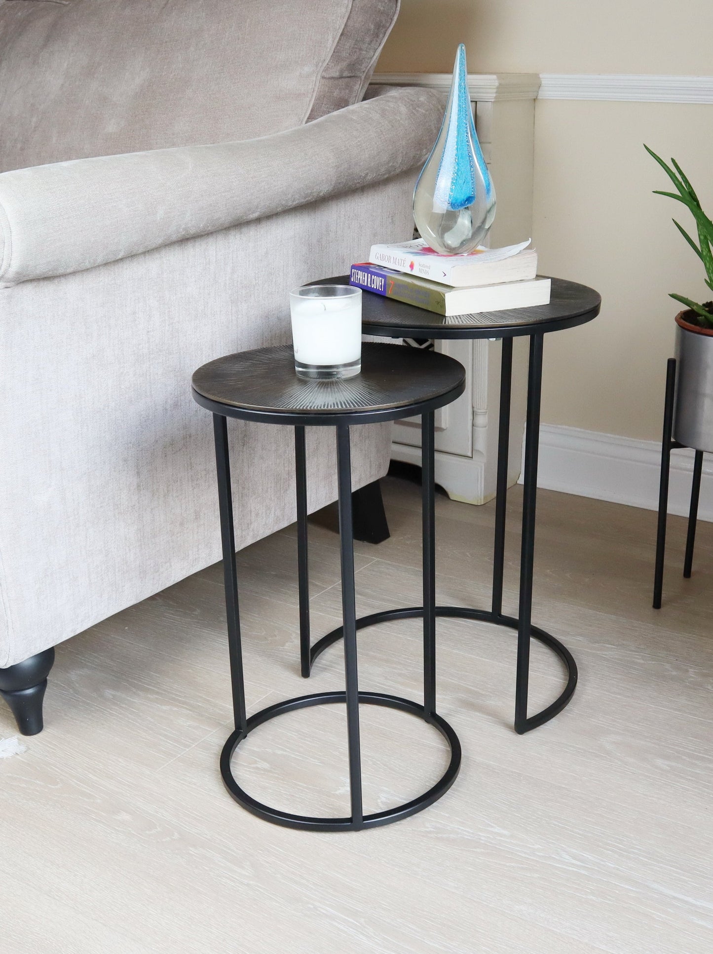 Ensemble de 2 tables gigognes Hiba, plateau soleil, bronze antique