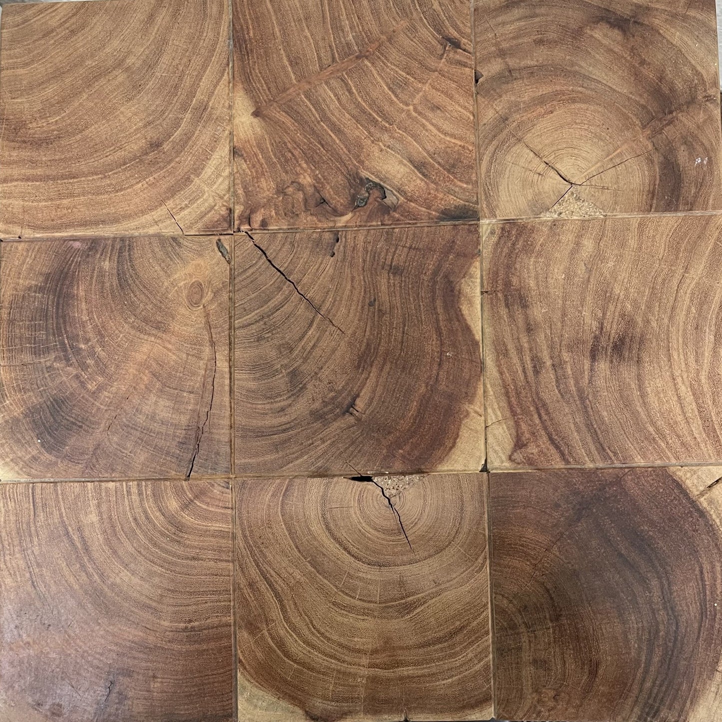 Table d'appoint carrée Drys en bois d'acacia massif (naturel/noir)